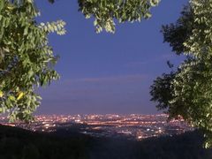 -鬼笑石后山停车场