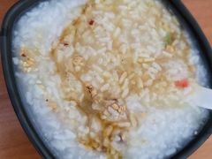 -鸿浩扒猪脚米线