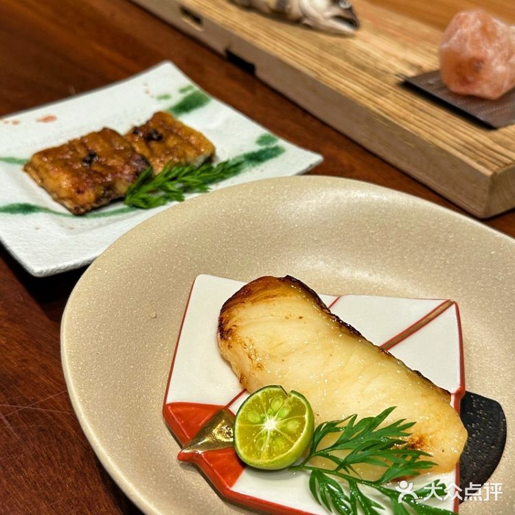 一板之隔，赏大师傅一捏一握之间的美食文化艺术