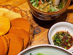 特色三拼饼-老滇山寨•云南特色菜•地方菜•民族风情歌舞表演(金碧店)