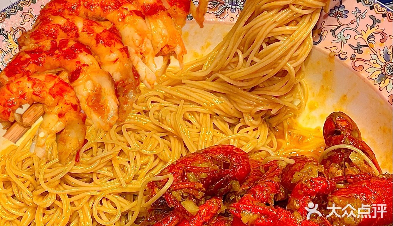 广州小龙虾🦞一口肉一口蒜蓉拌面太绝了吧🤤
