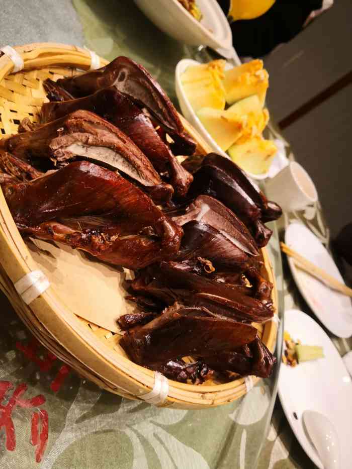 孙大厨鸽子馆(友谊店)-"孙大厨是庄里老店了,今天国庆家里聚餐来了.