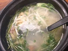 -丽虹云南过桥米线(兴工街店)