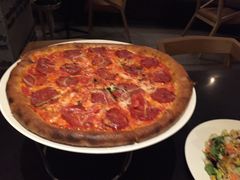意式辣肠披萨-WOLFGANG PUCK KITCHEN & BAR(迪士尼小镇店)