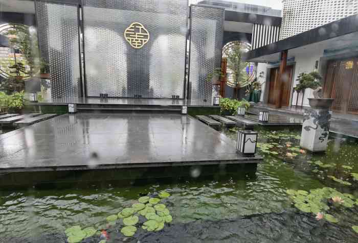 醉江南(南通旗舰店)-"朋友请吃饭,选了一家很有格调的店.晚上来.