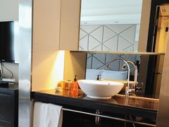 -桔子酒店(上海西藏北路地铁站店)