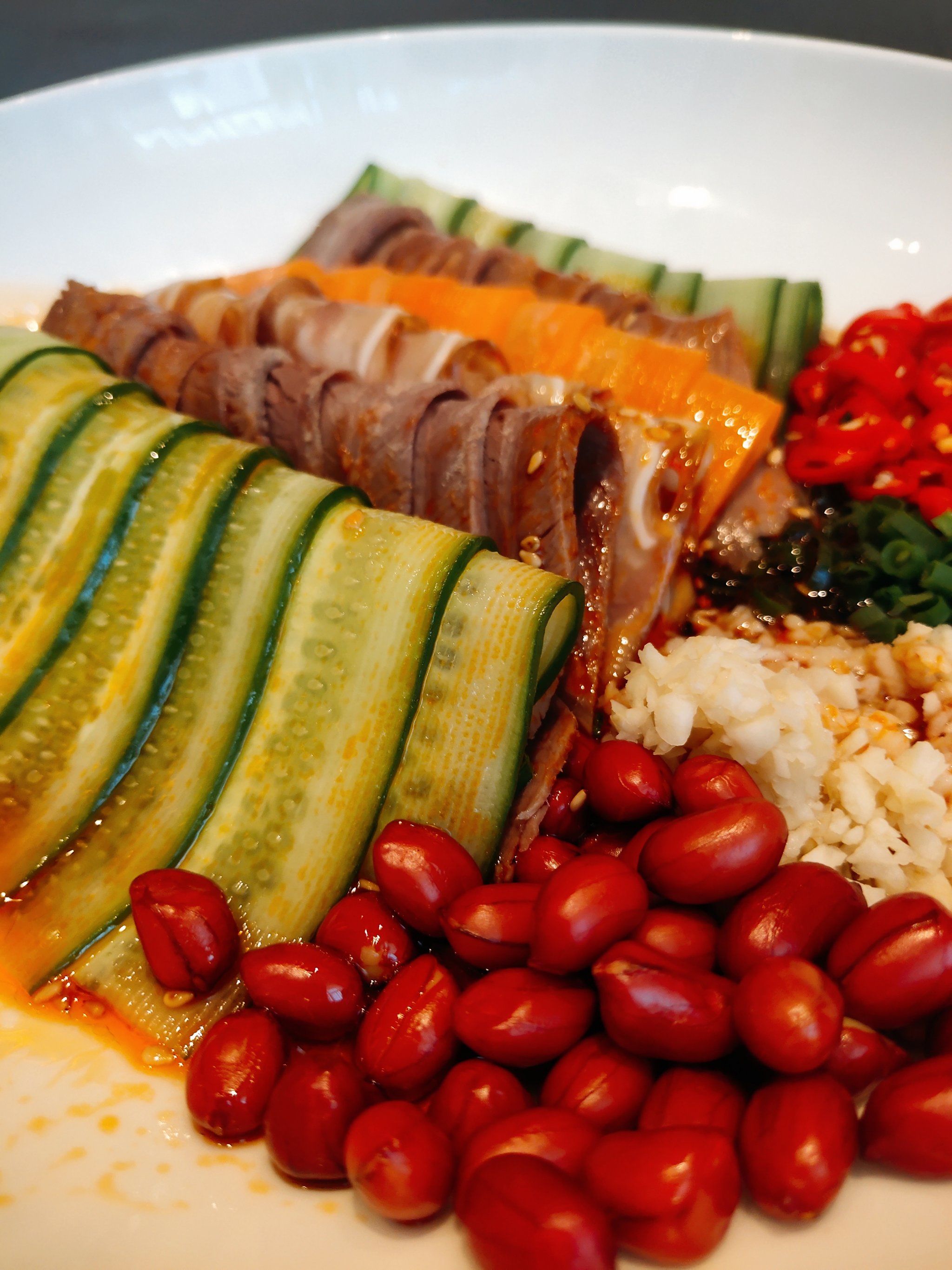 清新美味的凉菜,颜色搭配的漂亮.有荤有素