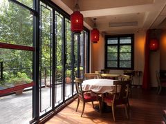 靠窗位-龙门阵茶屋川菜馆(武康路店)