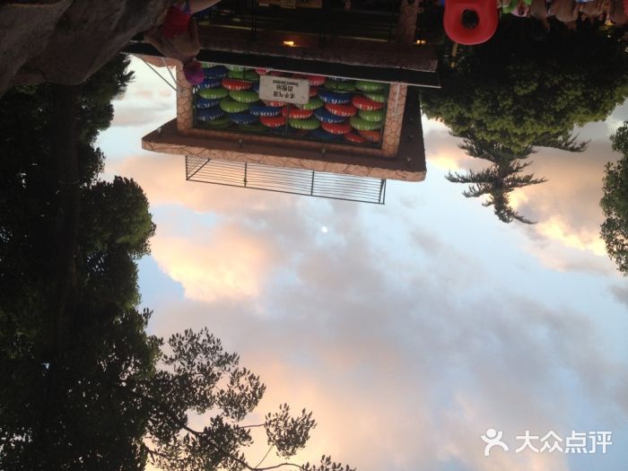 热带风暴水上乐园休息区图片