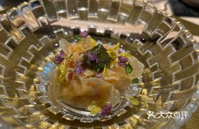 Pine Leaf Crab Dumplings