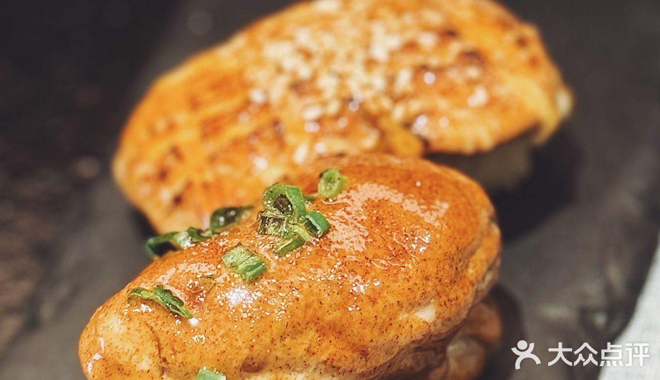 咬一口的寿司幸福