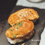 咬一口的寿司幸福