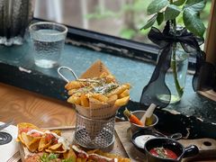 -Mark&Mars Restaurant