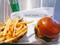 -TRIPS BURGER(大钟寺店)