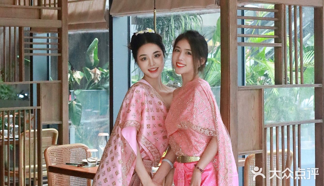 天啦噜！吃了个泰餐 拍了组绝美写真⁉️
