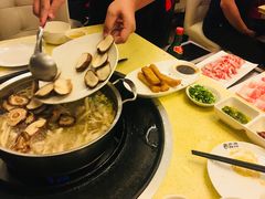 特色菌类锅-芭夯兔·兔肉汤锅(新都店)