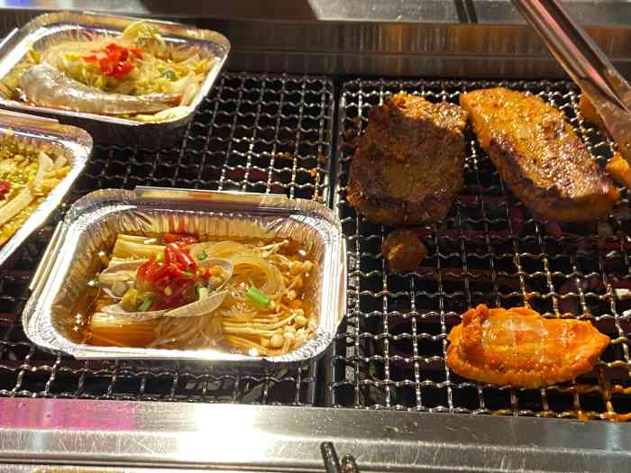 小猪查理川式市井烤肉(世纪金源店)-"刚开业的时候去的,服务员态度还