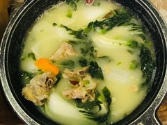 咸烧羊骨煲淋奶白菜-新兴家喻酒家·羊城名宴(昌岗店)