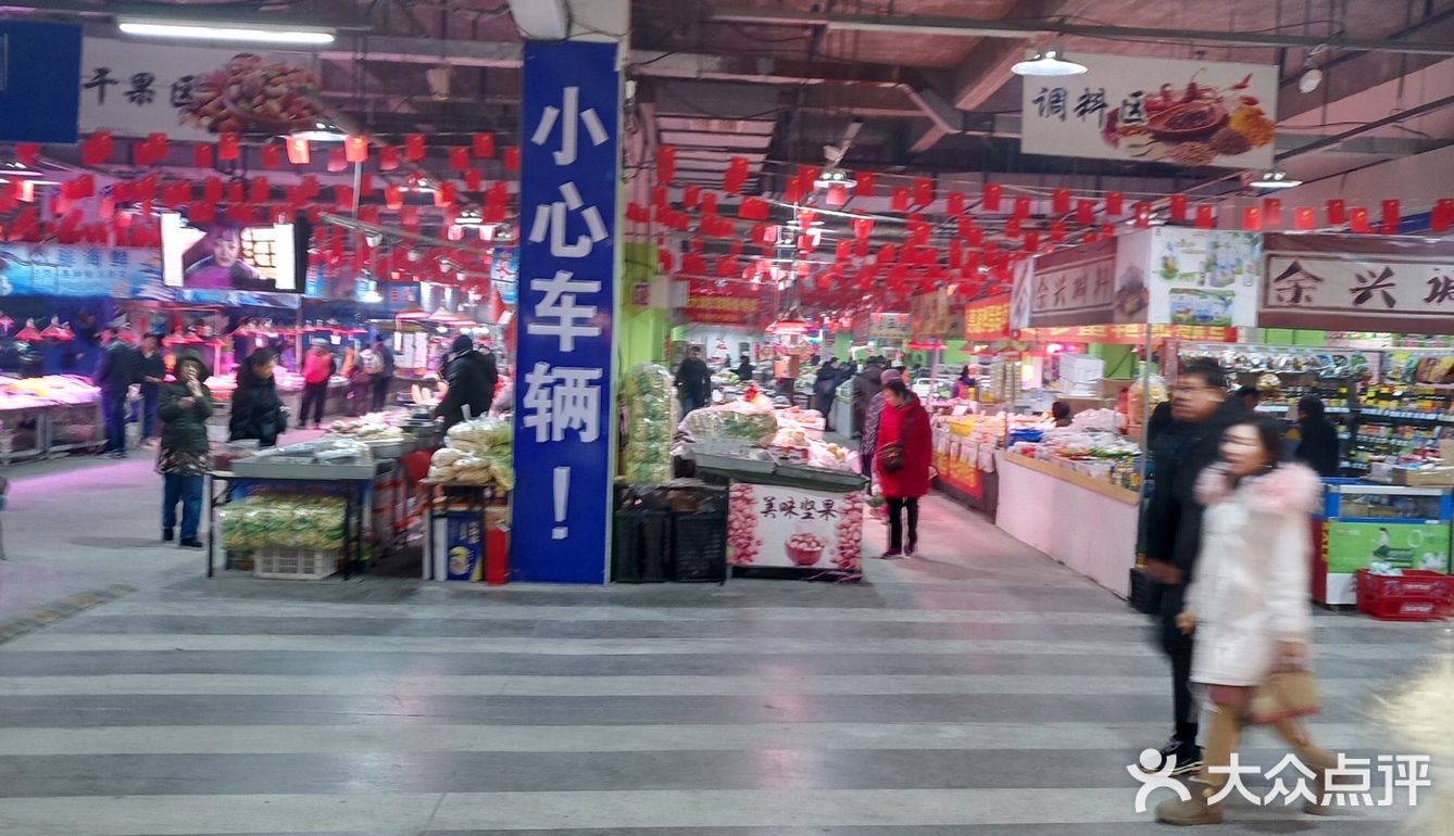 酥软香脆,里面的馅料很饱满,味道很鲜美,价格4元钱一个