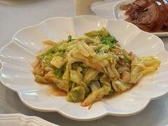 炝炒手撕圆白菜-鑫巴蜀小镇 · 水煮鱼专研店(玉桥店)