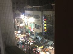 -六合夜市
