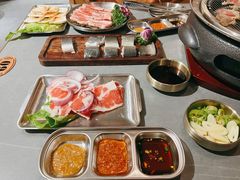 -围炉肉舍•炭烤活鳗•丹东海鲜烤肉(步行街店)