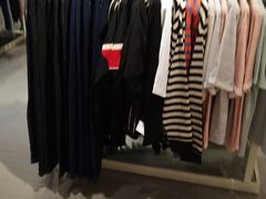 -三福时尚(三峡广场华夏银座店)
