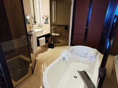 -三亚湾海居铂尔曼度假酒店