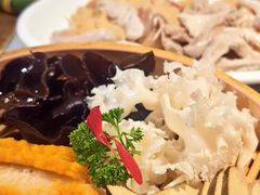 -尚尚仙·酸汤猪手·猪肚鸡火锅(华联万柳购物中心店)