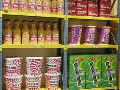 -咻啵翔翔零食基地(万达广场店)