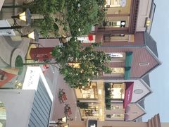 -王府井奥莱临潼小镇(临潼店)