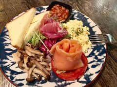 -layback cafe & bar