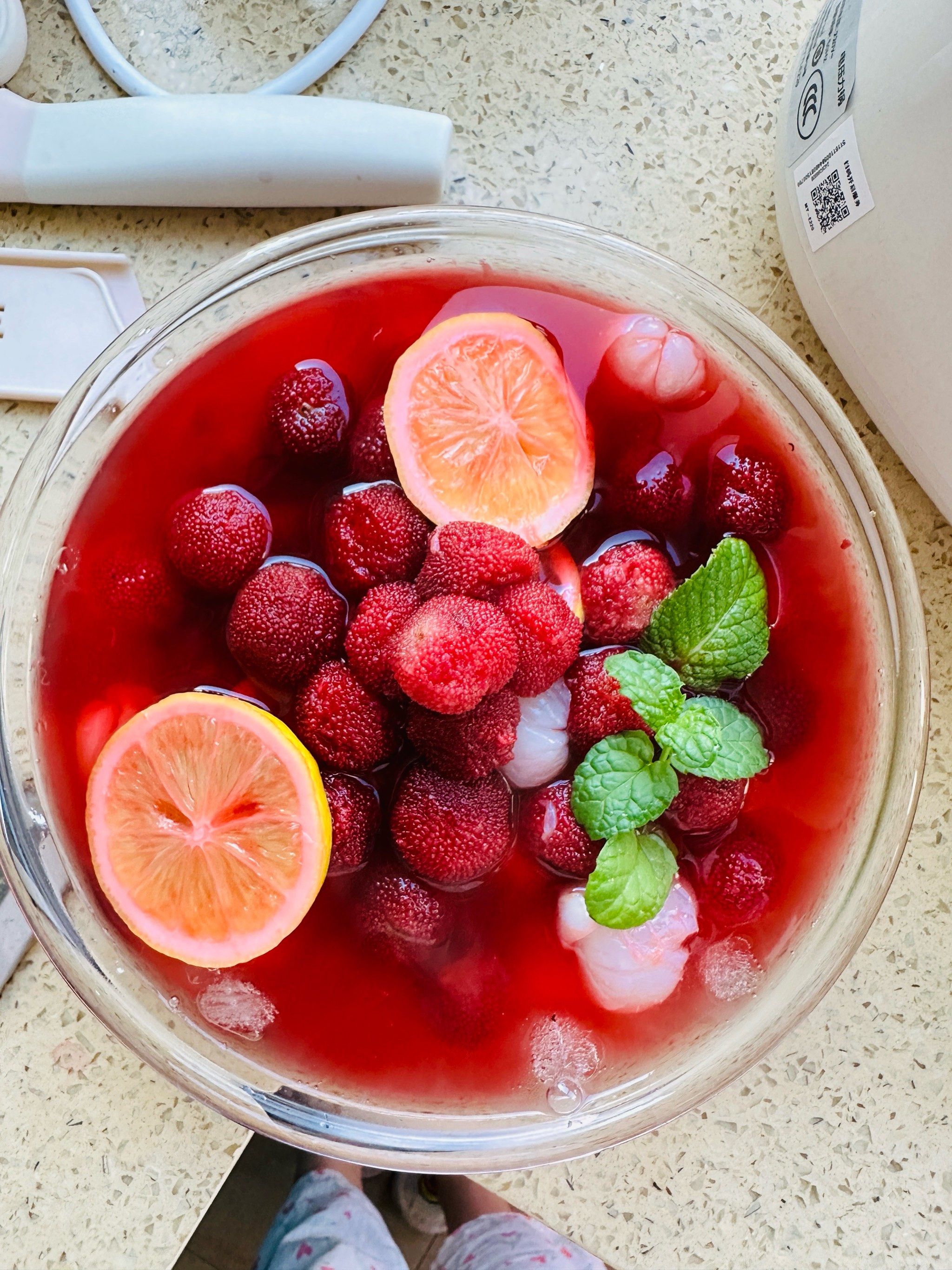 自制夏日饮品:杨梅荔枝饮