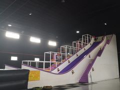 -嘿哟动霸CHUA·新潮玩运动娱乐中心·蹦床滑冰团建乐园
