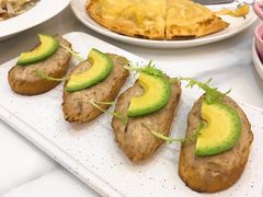 牛油果吞拿鱼塔塔薄饼-丽莎沙拉轻食餐厅(国贸店)