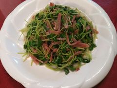 腊肠炒豆苗-大眼锅贴水饺(河东店)