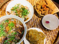 阿婆酥肉-爆炸头阿姨小四川正宗川味小吃(无任何分店)
