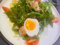 三色藜麦鸡肉溏心蛋健康沙拉-YUE·6·西式融合餐厅(外滩六号店)