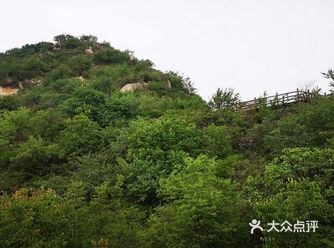 在昌平十三陵附近，比较小众，公园分上山路和下山路
