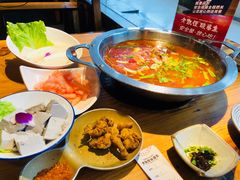 -野山舂·贵州现舂酸汤火锅(鸿通城店)