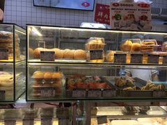 面包甜点陈列柜-白玉兰食品甜凤店(合生汇店)