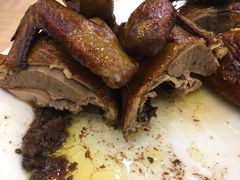 烧乳鸽-沙田新强记烧鹅海鲜酒家
