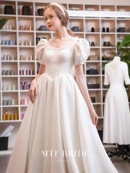 -满庭芳婚纱礼服店