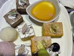 -亚洲国际大酒店·云顶阁旋转自助餐厅