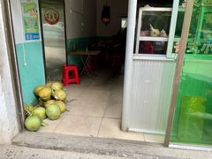 门面-灵山卢梅燕粉店