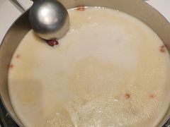 -洪氏嗨捞·广东猪肚鸡·椰子鸡火锅(西咸万象城店)