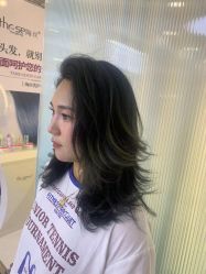 -虫二·专注健康烫染沙龙