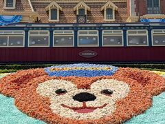 -小镇影院迪士尼小熊Duffy与他的朋友合影地