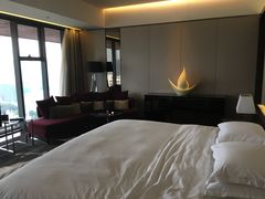 套房大床，2m*3.8m-广州天河希尔顿酒店