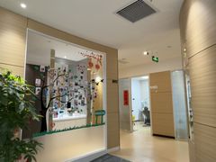 -瑞尔齿科(上海长风大悦城店)